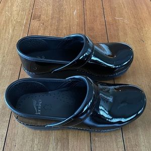 Dansko Women’s Black Patent Leather Clogs (US Size 7.5)